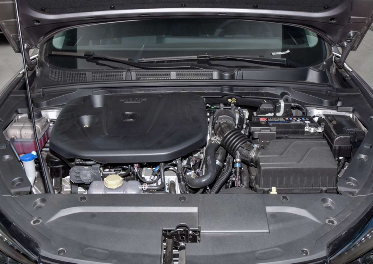 长安逸动plus，轴距2米7，1.4T爆158马力，家用好车