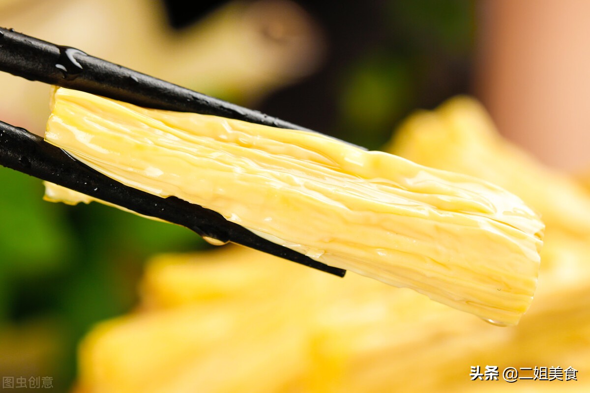 泡发腐竹，别只会用清水，牢记3个步骤，半小时搞定，弹润有韧劲