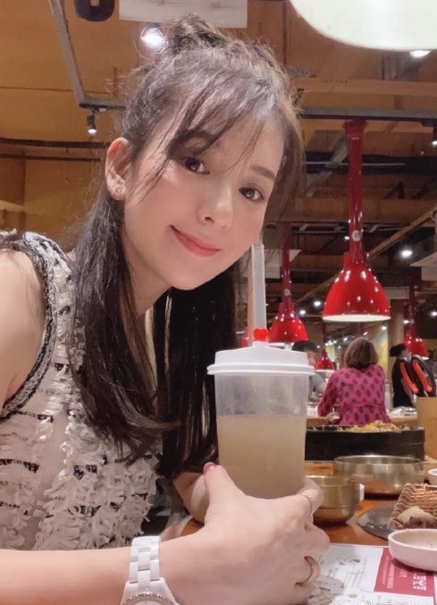 宠妻狂魔！郭富城陪老婆逛街，方媛晒夫妻俩与猫咪合照大秀恩爱