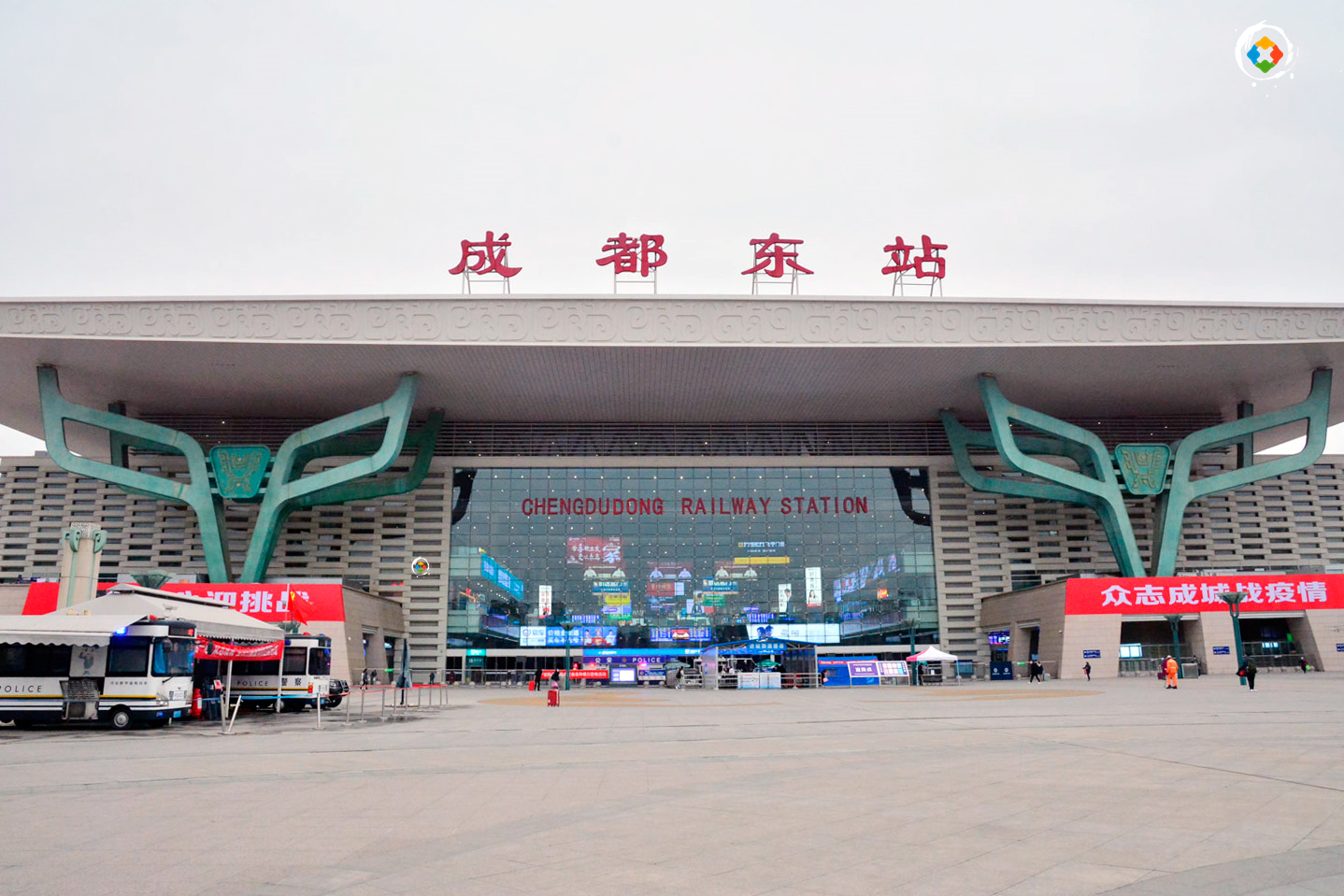 成渝铁路发展历程：普通列车到高铁，票价飙升，最快1小时就能到