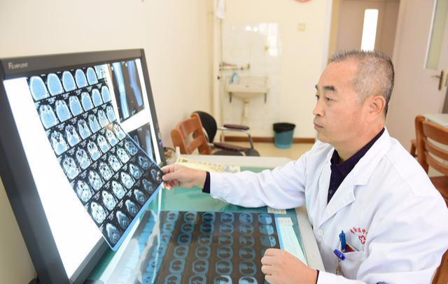 延迟退休反对声音大，新提案被专家认可，你赞同吗？