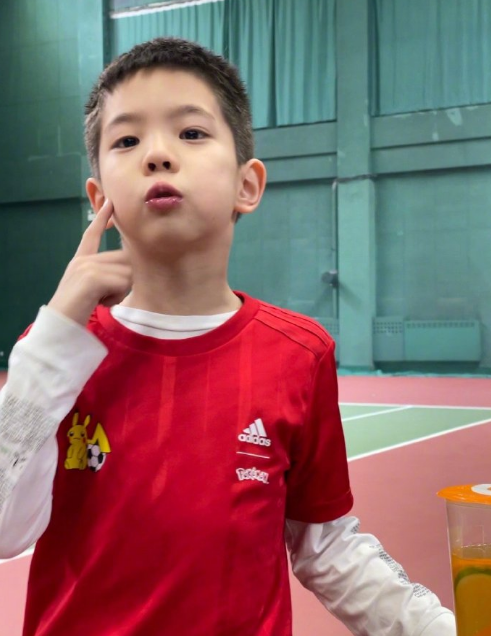 杜江回應浪姐修圖過度，霍思燕變迷妹力挺，大贊老公氣場口才一流