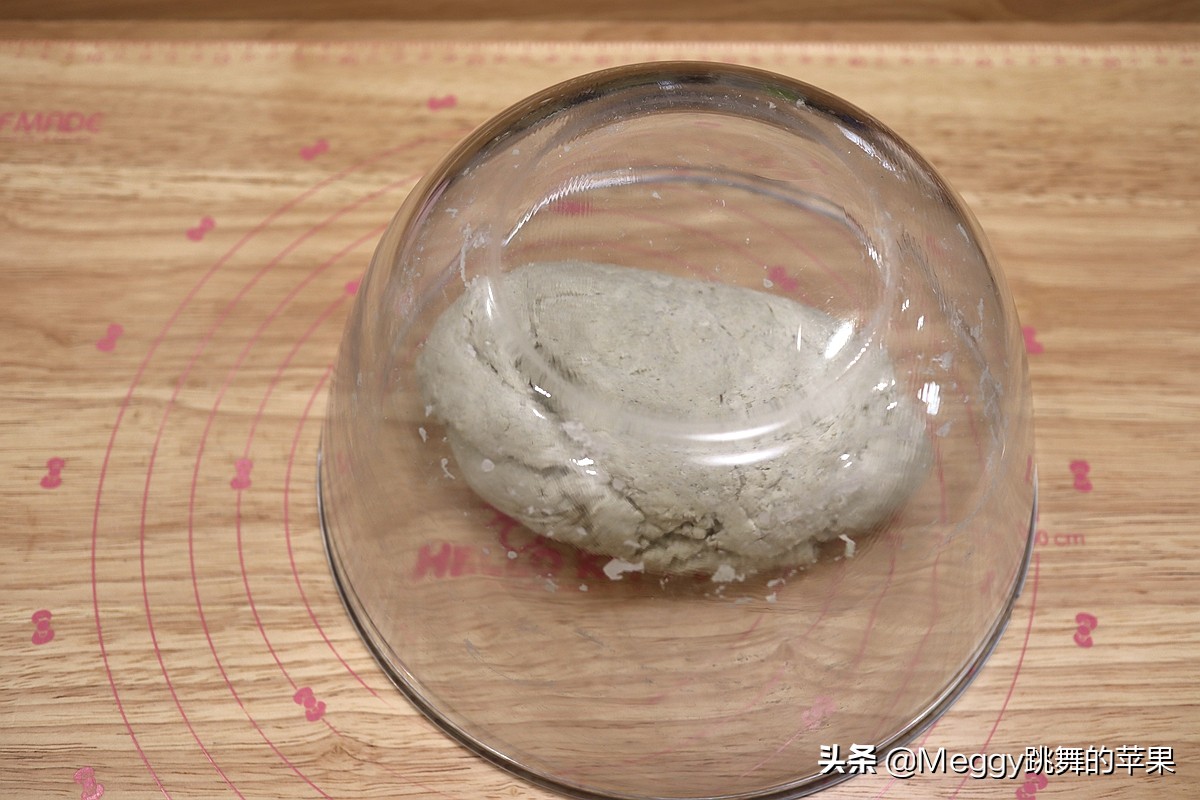 自制花生酱香浓味香，烙个千层饼层次分明又柔软，好吃易消化