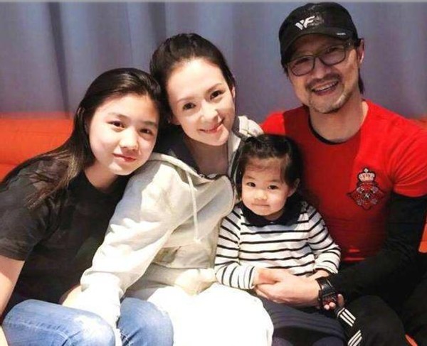 Zhang Ziyi two daughters are celebrated for mom unripe, 3 people of mother and daughter are like a sister with casing! 