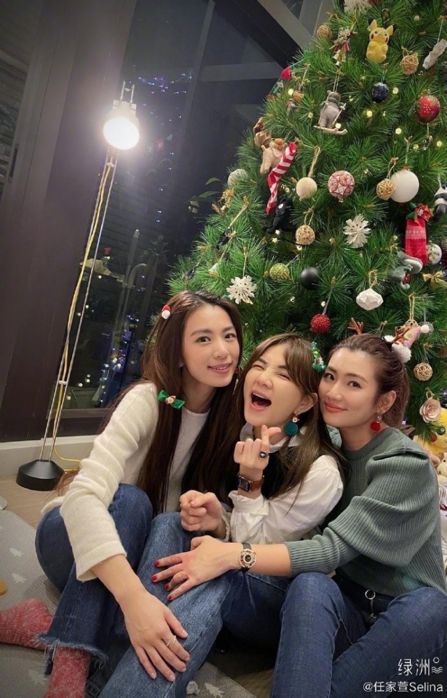 SHE合体过圣诞，贴头合照尽显姐妹情深，Ella笑成眯眯眼