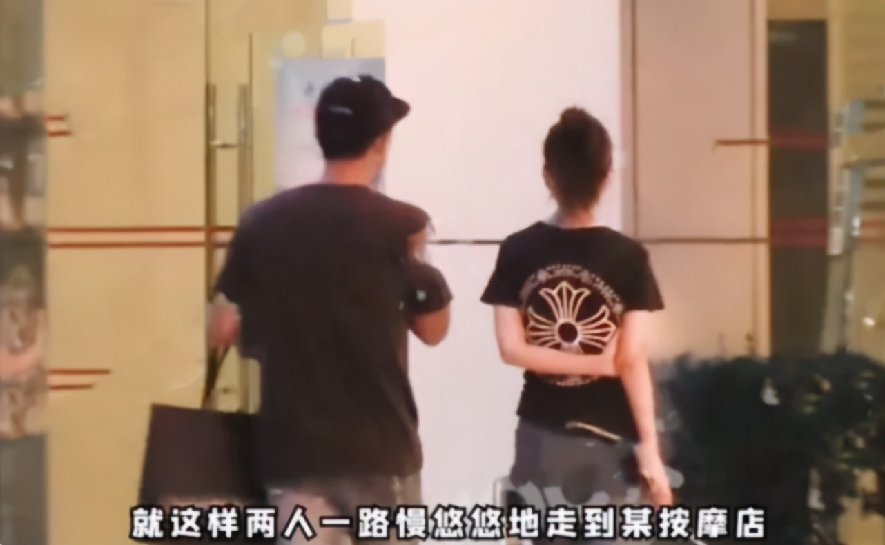 Have double happiness! Du Chun is the United States heart to heart charming wife carries a bag, 