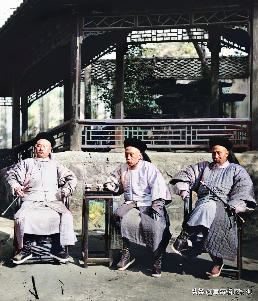 1869年同治年间的清朝官员，恭亲王奕訢及各大员彩色照片