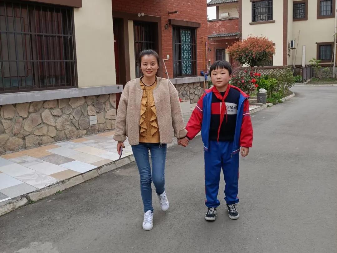 春日融融家访日 真情传递暖人心——双流区金桥小学入户家访活动