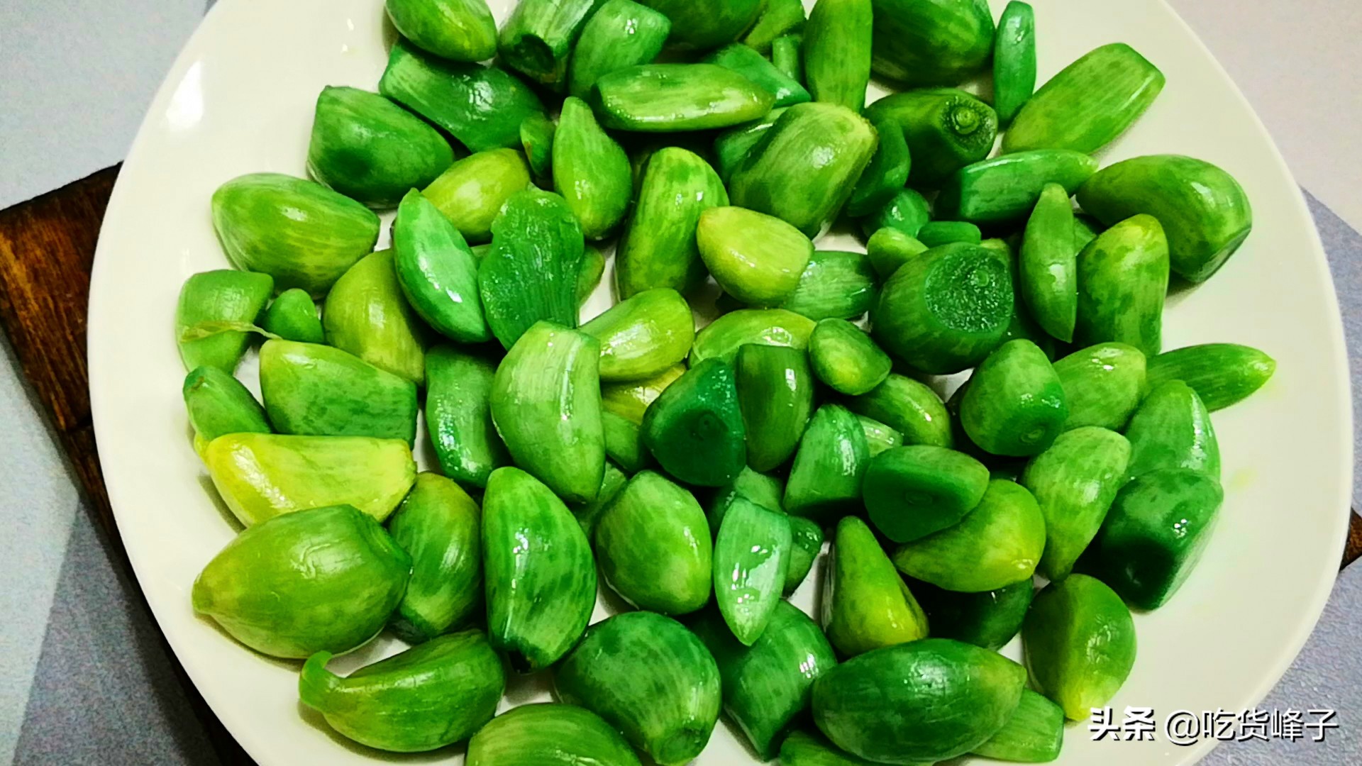 Dried meat 8 bloat dried meat 8 garlic, remember well " 1 cut 2 white " , 7 days become dark green, already simple fast