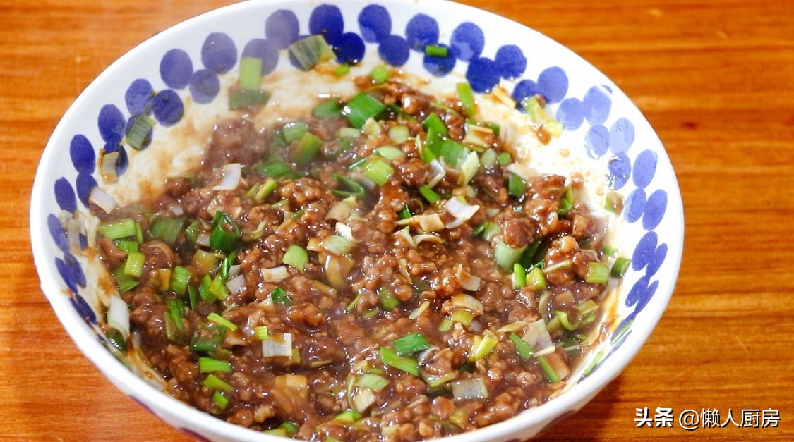 初春嚐鮮，挖野菜一天能賣100元，這樣包著春捲吃，還會灌湯