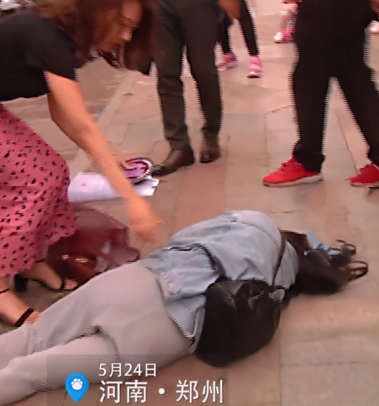 飛線給電瓶車充電，燒毀8輛車數間房，聽到賠償金額嚇暈