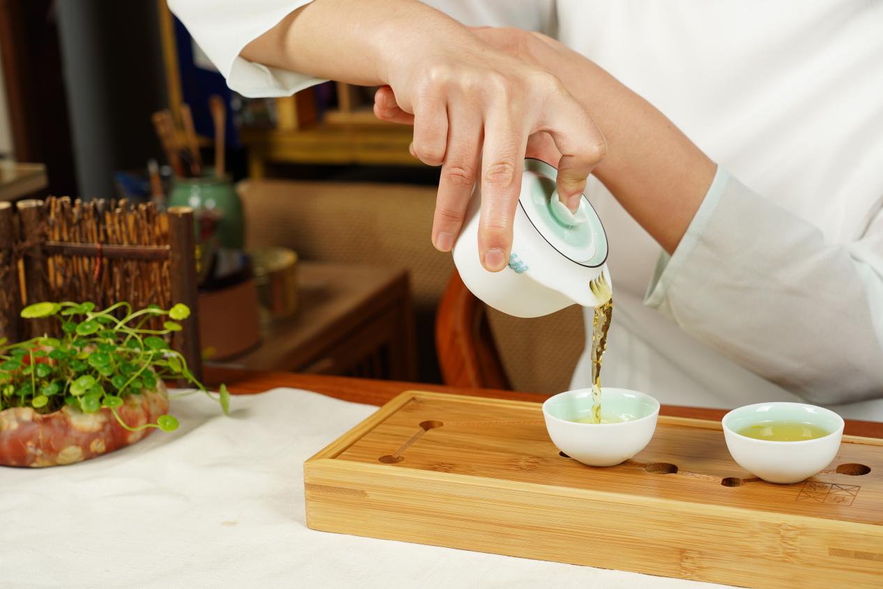 一份暖胃舒心的中秋好礼，雅致美好的茉莉花开茶具