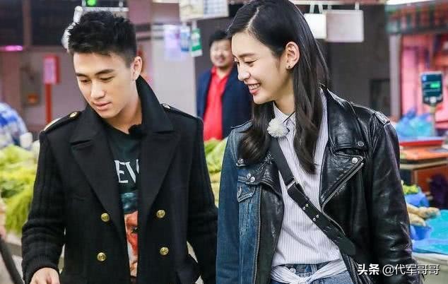 赌王去世奚梦瑶穿红衣被骂，悼文未见名字，网