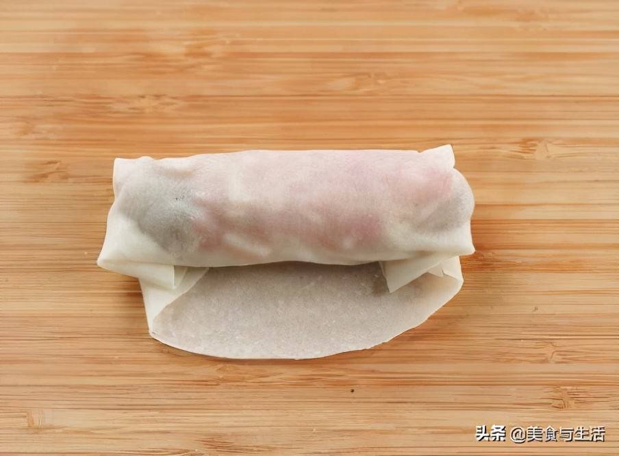 教你在家做春捲，從攤餅皮到成品，步驟簡單詳細，宴客上桌真不錯