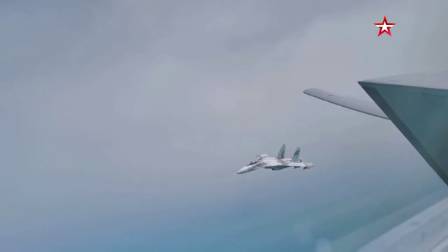 俄軍遠(yuǎn)程轟炸機(jī)5小時(shí)狂奔4500公里，完成飛越黑海計(jì)劃