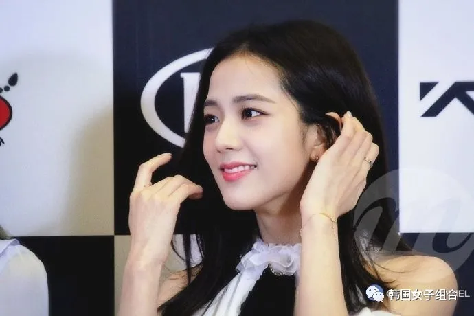 都说真人有那么漂亮的,这位女团爱豆真人感觉的动图