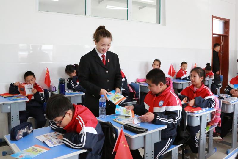 联合普法进校园，法制宣传助成长