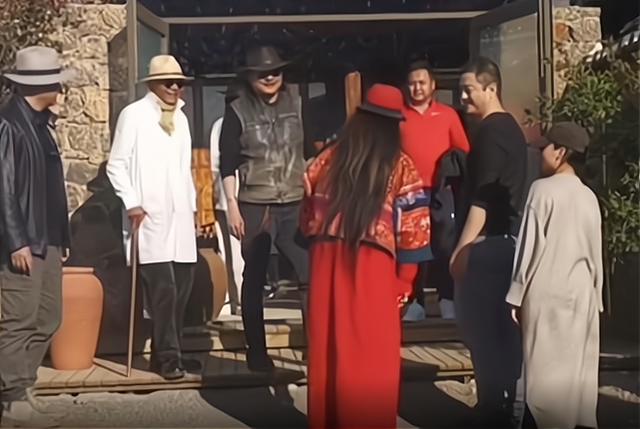 负债四千万又如何？李亚鹏的豪华人脉圈，连杨丽萍都只是其中一角