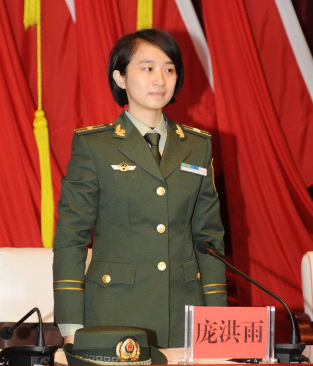 “中国最美女警官”：教师转行武警，31岁特招入伍，入职即少校
