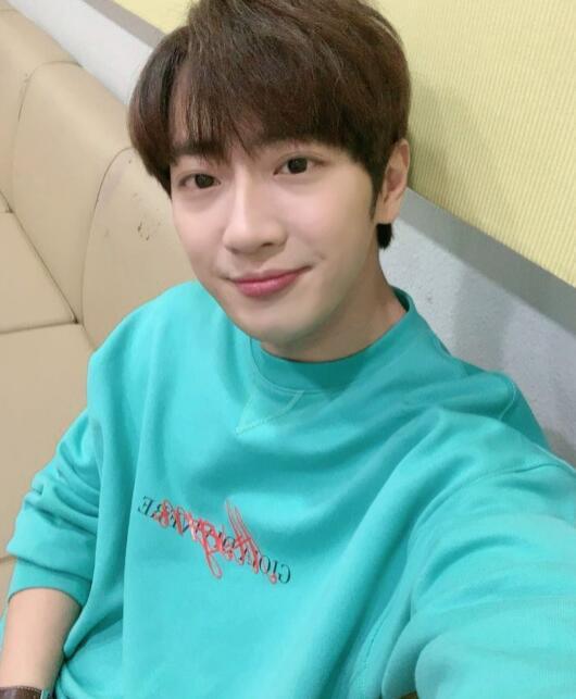 他23岁出道不温不火，前女友将嫁金融大鳄，跑男