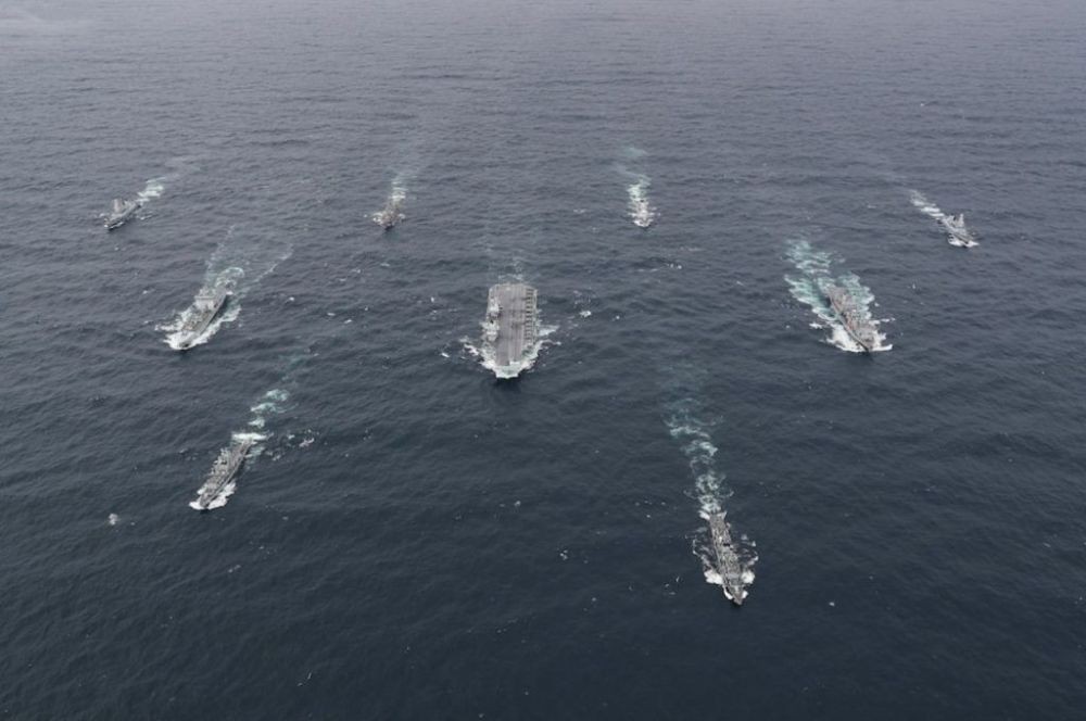 “不見棺材不落淚”？ 英國航母打擊群正出兵南海，半路編隊就散了