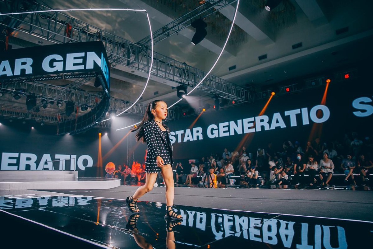 怀化赛区金灵荣获2021CATC国际童模盛典全国网络人气偶像奖