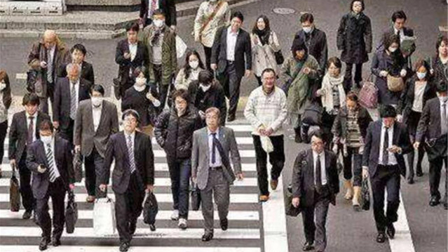 新加坡国父李光耀：我对日本的未来十分悲观，日本注定走向平庸