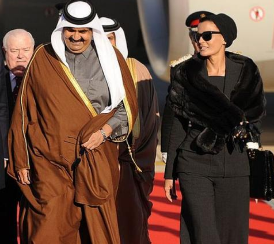 卡塔尔王位之争：国王外出度假，儿子迅速登基，顺带冻结父亲财产