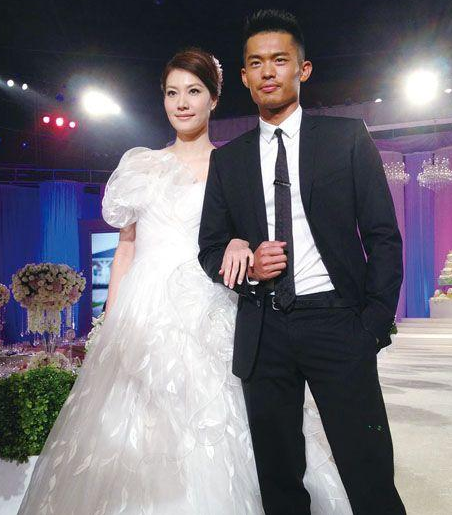 林丹儿子太受宠了，儿子搞怪在名包上涂鸦，谢杏芳：很有画家潜质