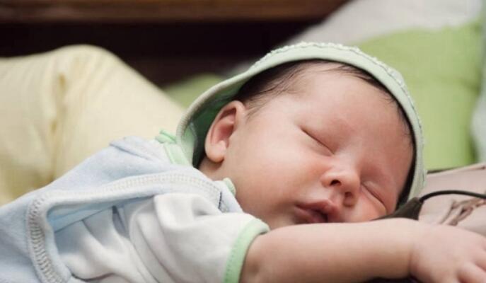 婴儿“小睡”时间表：一天睡几次？一次睡多久？一文说清楚