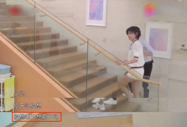 田亮晒照露出婴儿身体疑是三胎，女儿学费三十