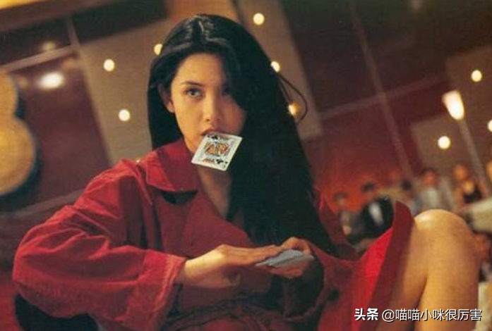 单眼皮歪嘴还有龅牙，五官不端正却依旧绝美的