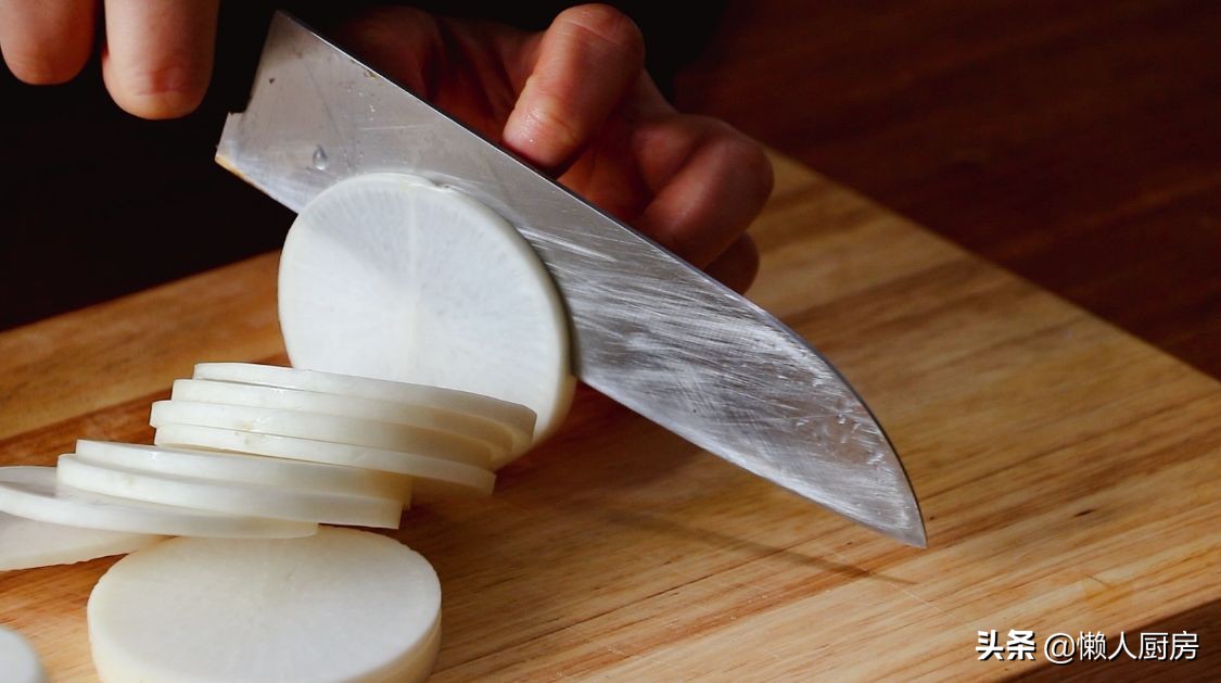 蘿蔔切成絲，打入3個荷包蛋，口味清爽不油膩，很多人沒這麼做過