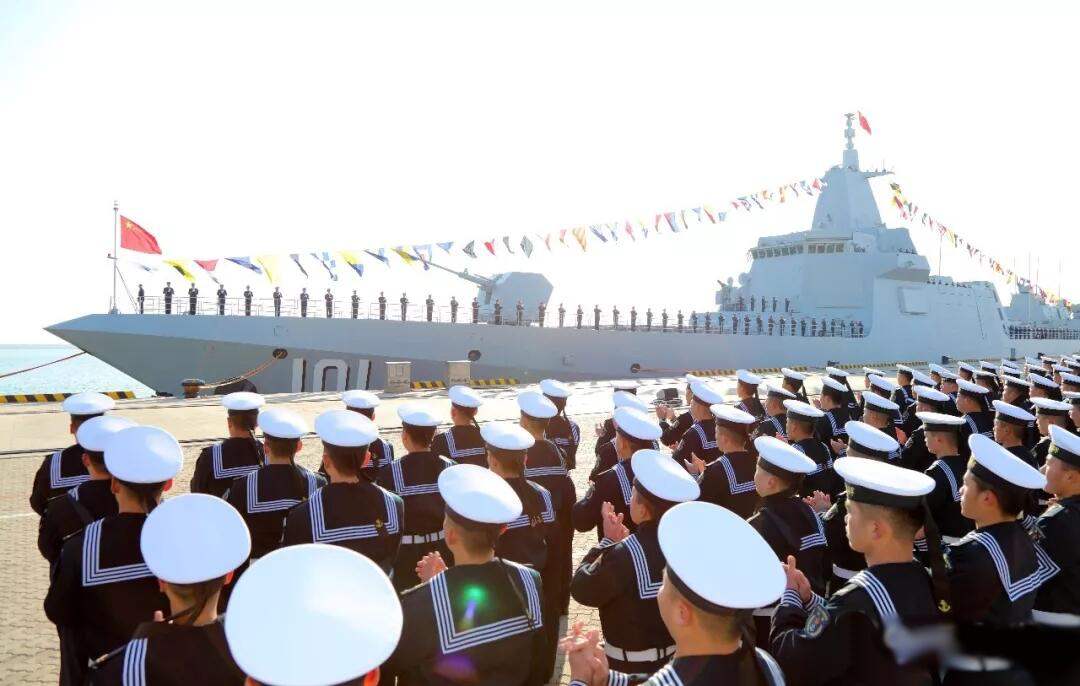 055万吨大驱为何被美军“定义”为巡洋舰，到底