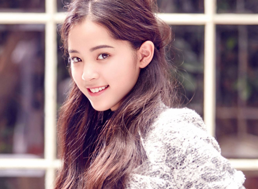 欧阳娜娜如今引领vlog新风尚，拥有艺术家风范，