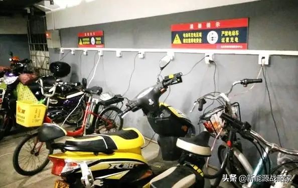 电动车“每天充电”和“用完再充”，哪个更伤电池？早知道早受益