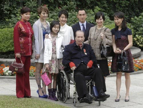 赌王何鸿燊生前作息时间表曝光：每天各房辗转