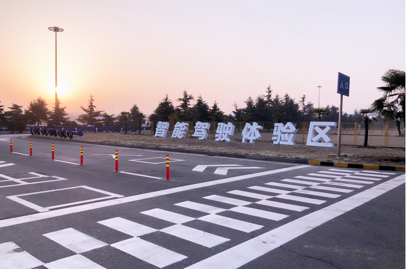 海马新能源汽车郑州体验中心开业 首款插混车型6P惊艳亮相