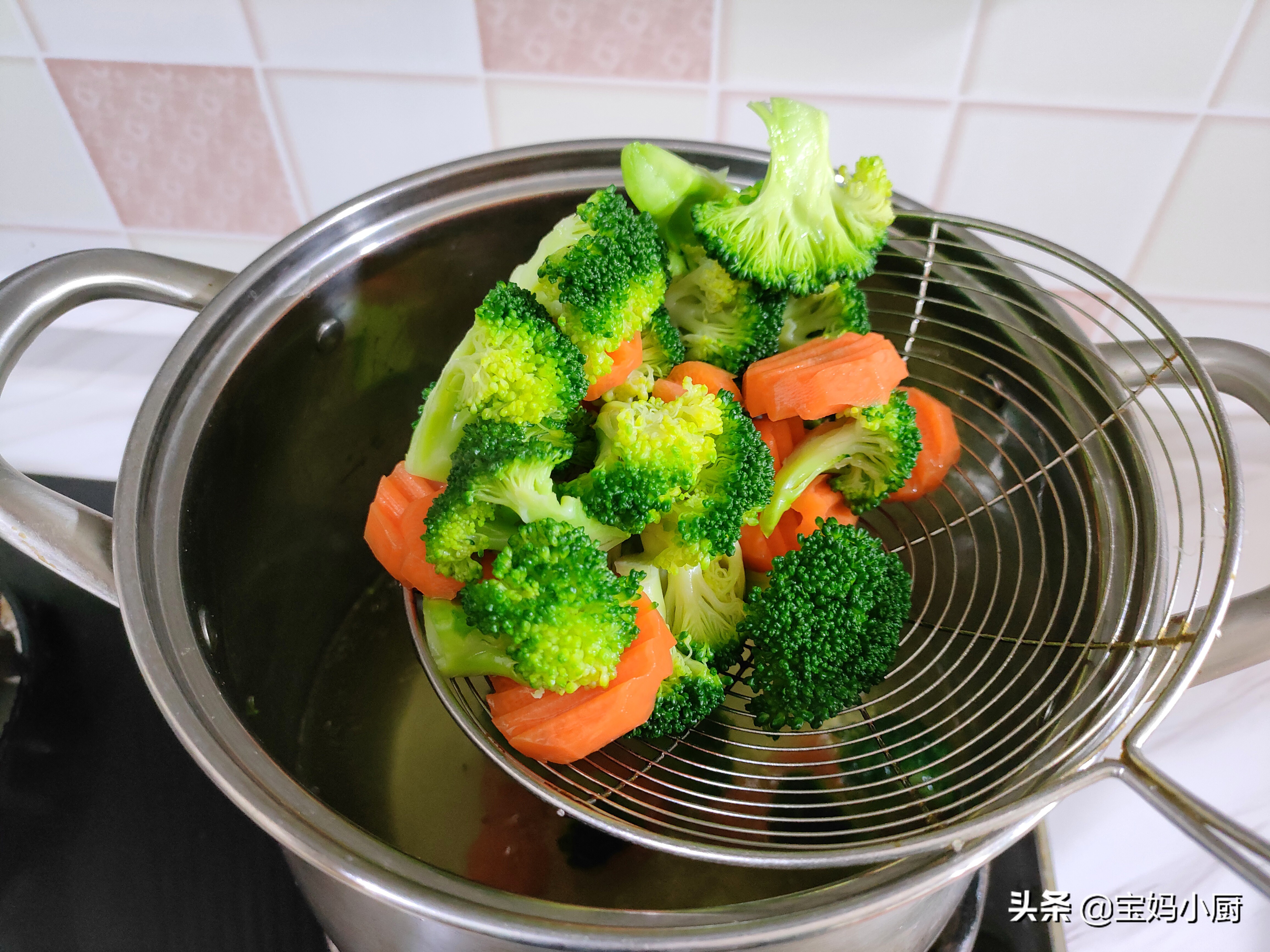 秋季转凉最爱鸡腿饭，用一汁成菜草本酱汁，3分钟入味，肉嫩多汁