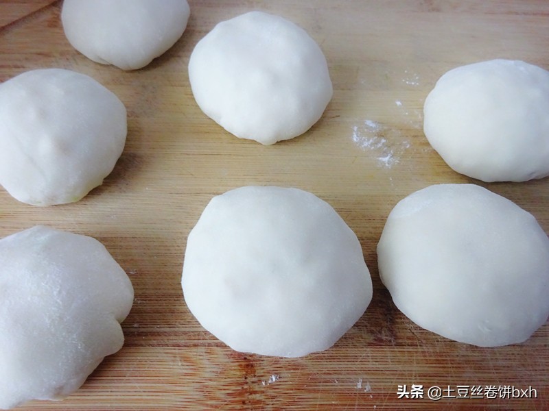 包菜和香干搭配做馅饼，一次至少吃5张，开胃解腻，吃多也没负担