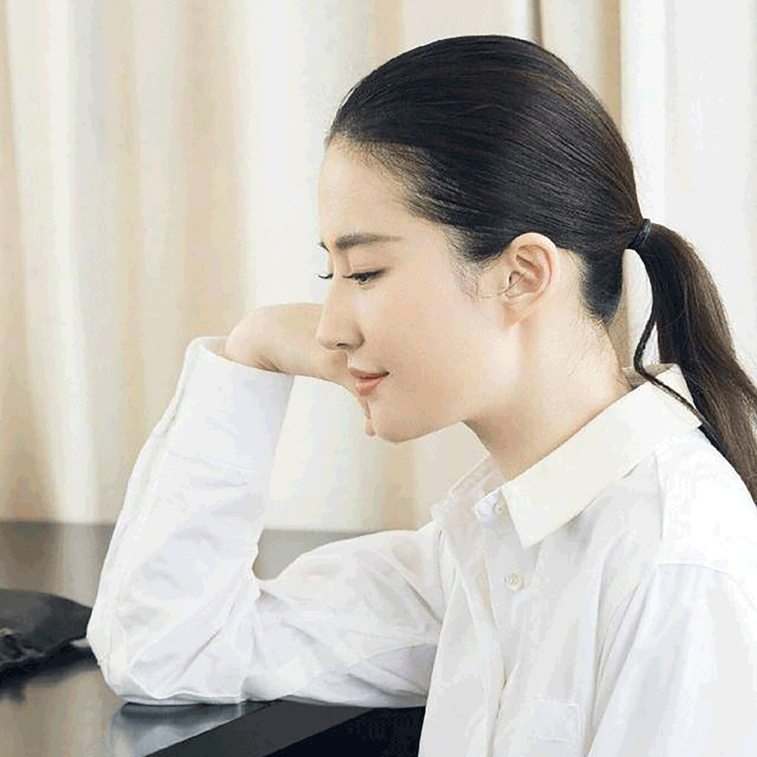 别再“披头散发”了！这4款冬季发型才够美够撩