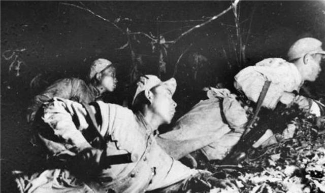 美军朝上甘岭撒尿，志愿军新兵忍无可忍，开第