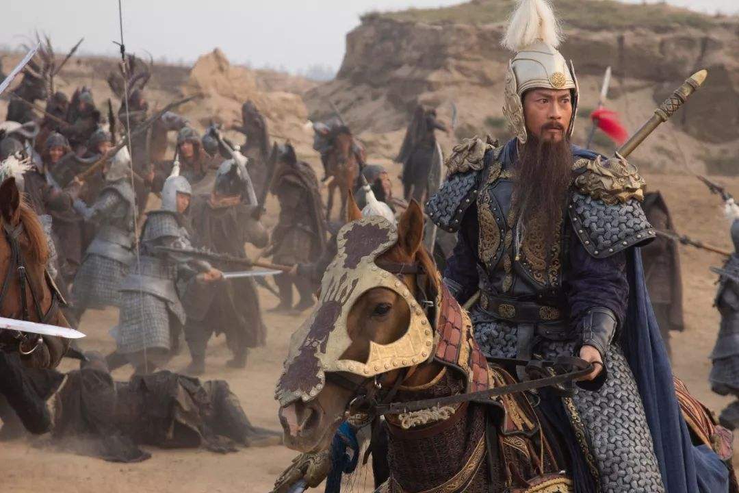 宋朝皇帝壮着胆子御驾出危城，兵士顺手射死一敌将，敌人胆颤请和