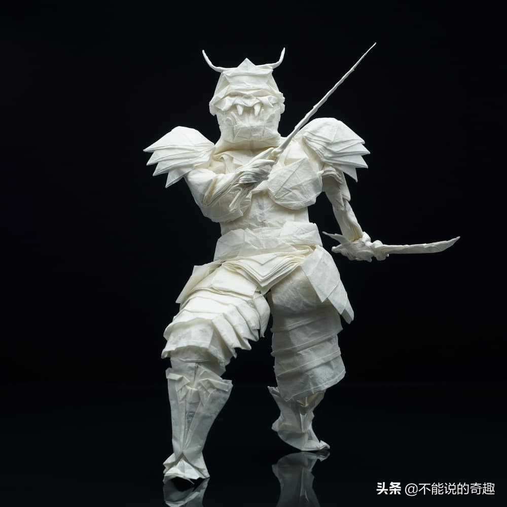 芬兰网友仅用一张纸，不加任何切割和撕裂折出逼真形象，拍案叫绝