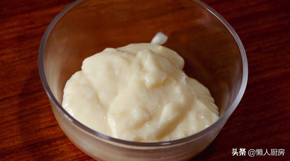 Don’t just make sandwiches for toast. Add milk and 2 eggs to make it more delicious.