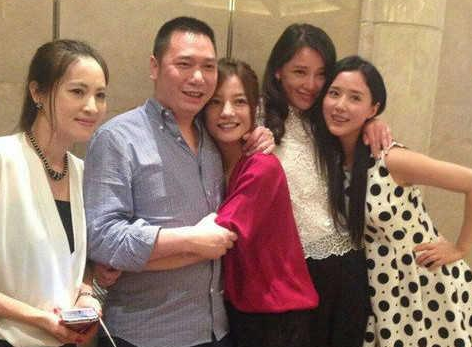 趙薇嫁給二婚“丑男”的真相曝光，和王菲有很大的關(guān)系，咋回事？
