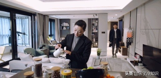 Bai Jingting took off a shoe to take off a loneliness, " city barracks and the enclosing walls " too above, the pigeon is worn go up in the body