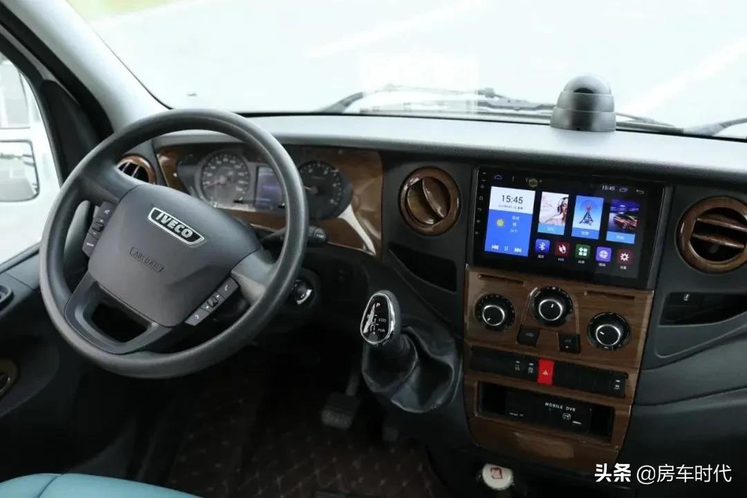 元宵佳节 骏驰房车「天蝎座」：电动吊床、清新内饰 团圆到家