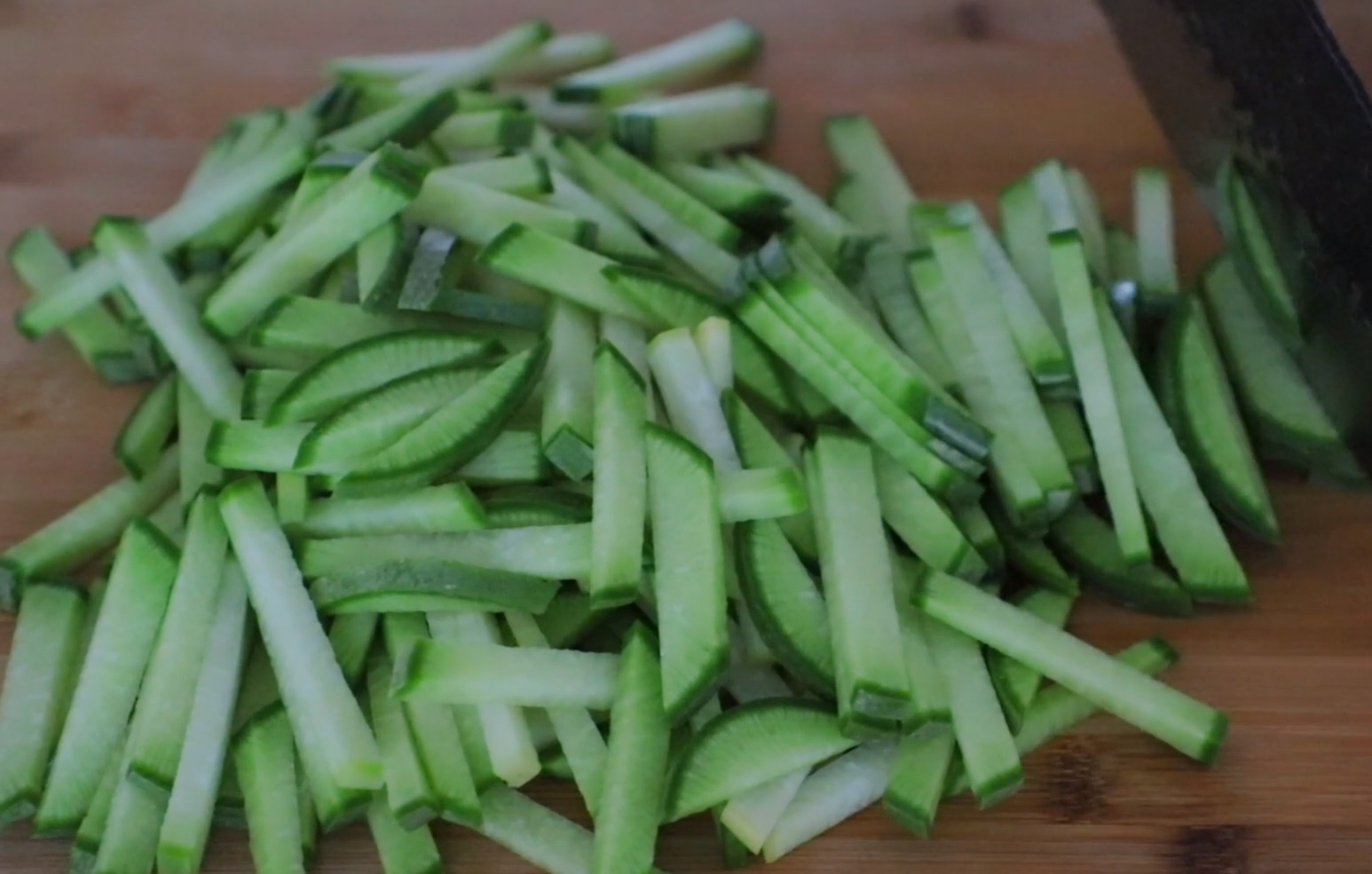 萝卜最开胃的腌制方法，不用油不用水，清脆爽口，香辣下饭又好吃