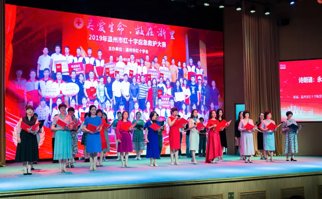 艺术家陶慧敏与温肯学子同台献艺,献礼建党百年,歌唱红十字